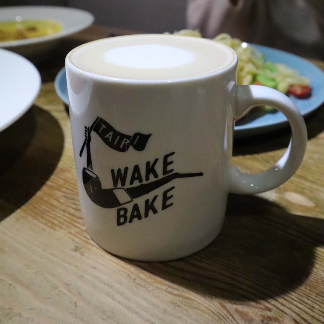 【台北信義】Wake n bake寵物友善的餐酒館,店內有四隻超萌貓咪陪你用餐 - 第24張圖