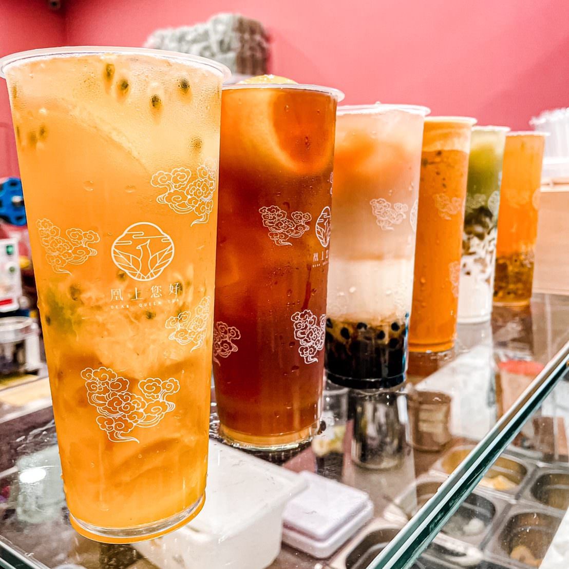 【台北飲料店】凰上您好,為您奉上一杯好茶。私心推薦茉妃綠茶婊~不僅賣飲料竟然還有與福昌羊肉聯名的燴飯! - 第4張圖