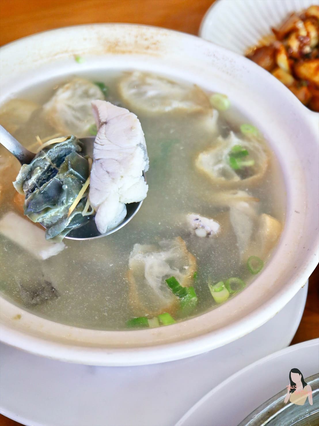 鴻龍宴活蝦餐廳搬進整艘船!台中新打卡餐廳再加一。好吃又好拍 - 第19張圖