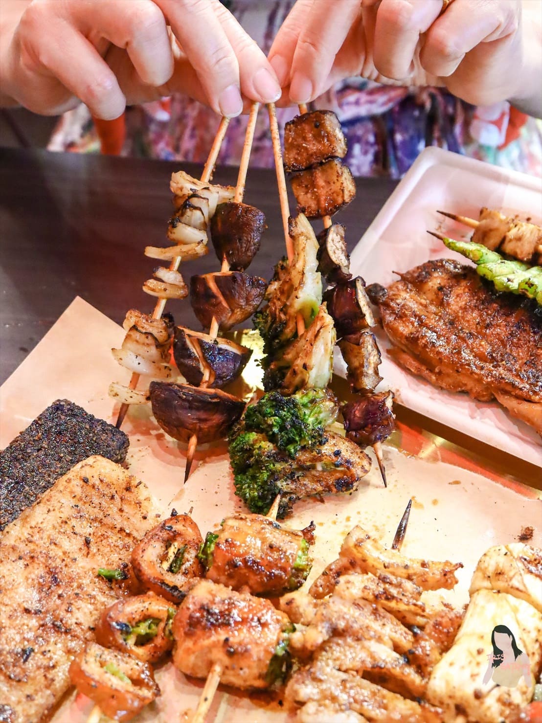焦糖楓獨門漢方灑粉,現點現烤不油炸平價串燒首選。宵夜餐廳推薦 - 第13張圖