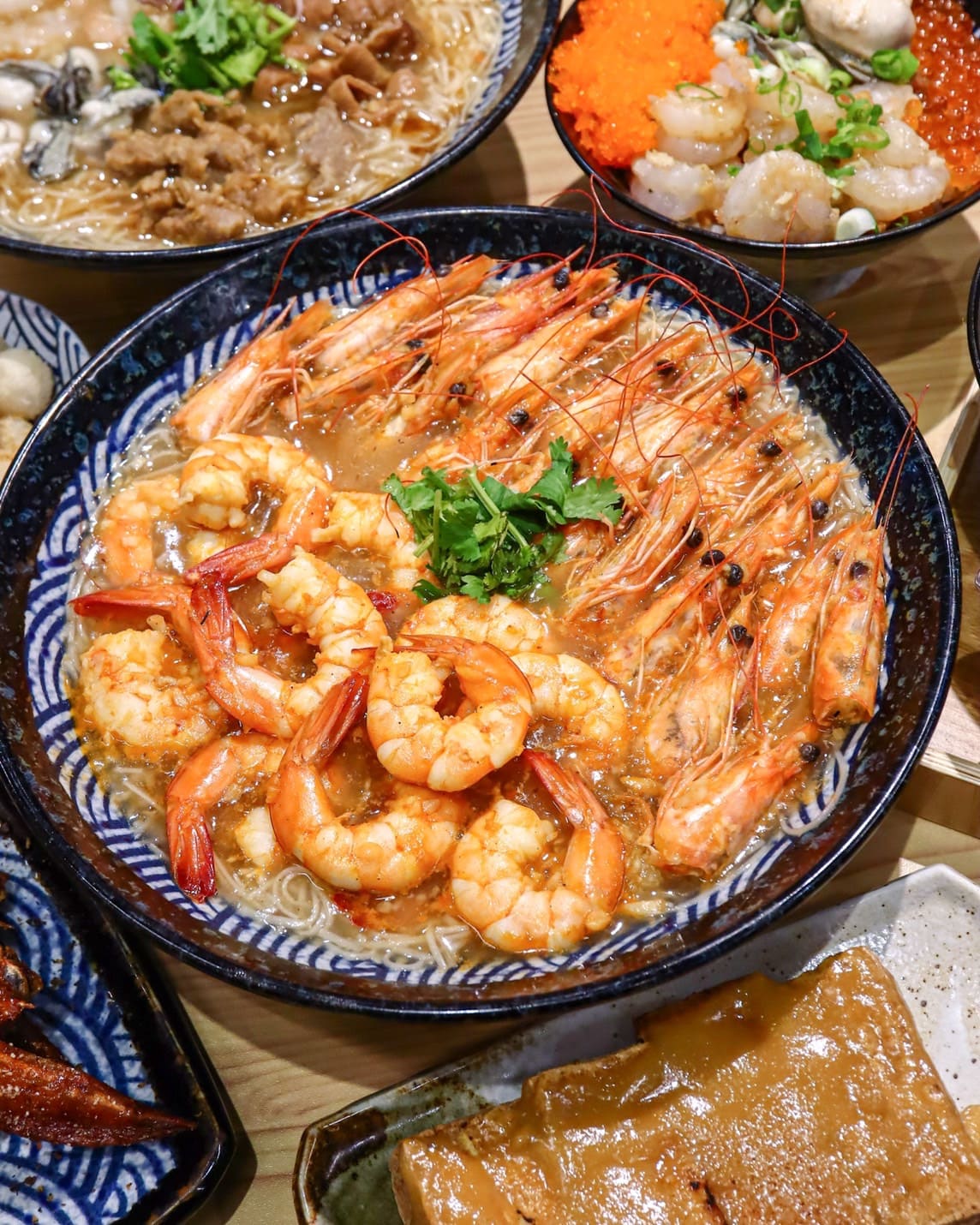 享來點史上最浮誇滷肉飯/麵線在這裡!鮭魚卵尬干貝超豪華滷肉飯爽度爆表! - 第8張圖