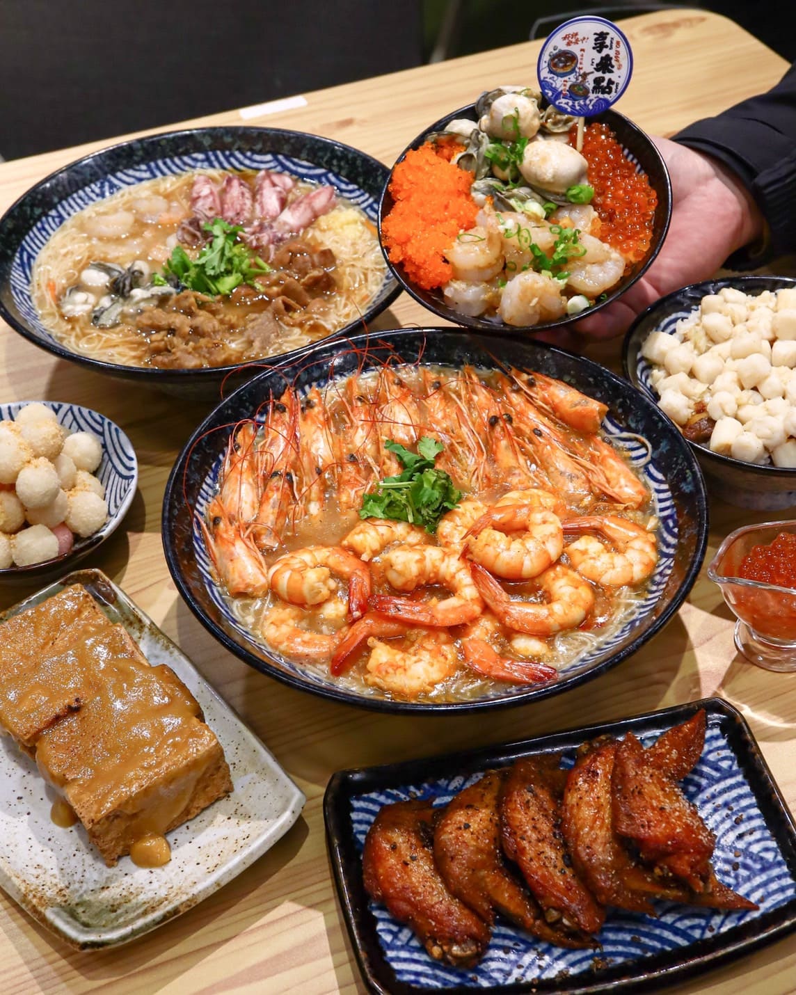 享來點史上最浮誇滷肉飯/麵線在這裡!鮭魚卵尬干貝超豪華滷肉飯爽度爆表! - 第7張圖