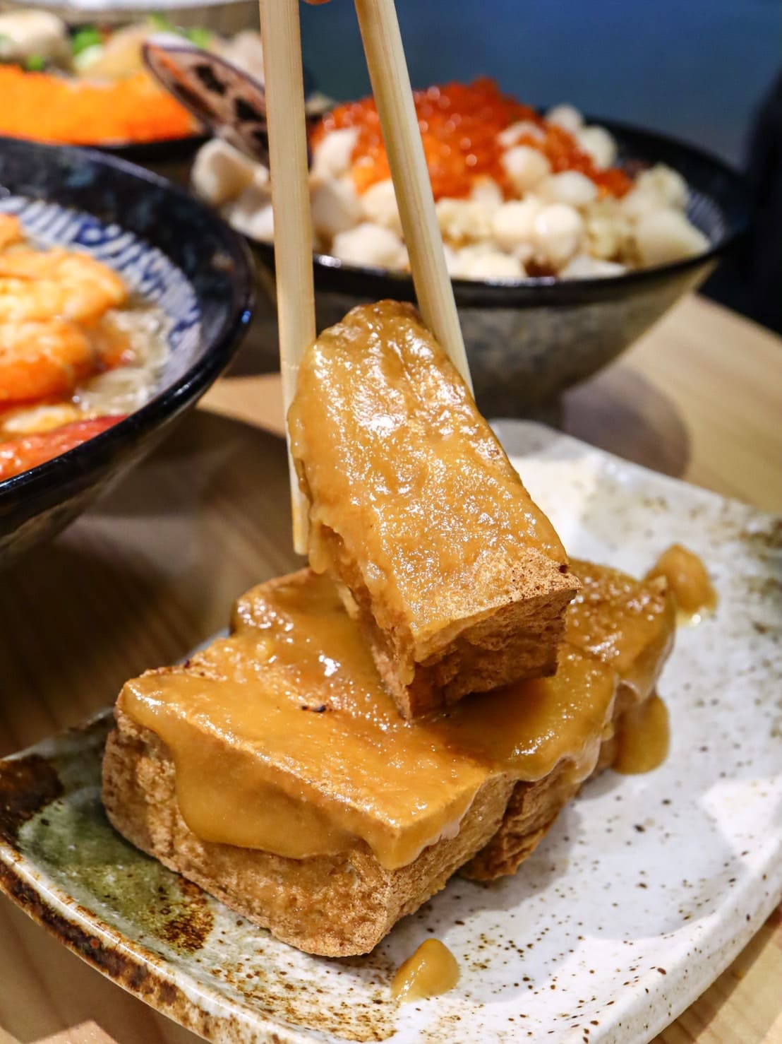 享來點史上最浮誇滷肉飯/麵線在這裡!鮭魚卵尬干貝超豪華滷肉飯爽度爆表! - 第22張圖