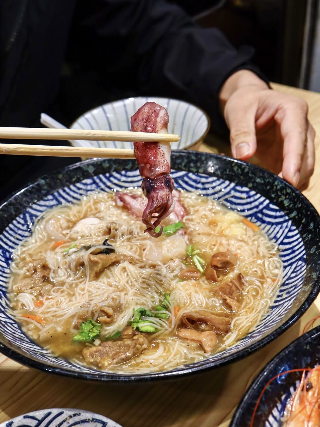 享來點史上最浮誇滷肉飯/麵線在這裡!鮭魚卵尬干貝超豪華滷肉飯爽度爆表! - 第11張圖