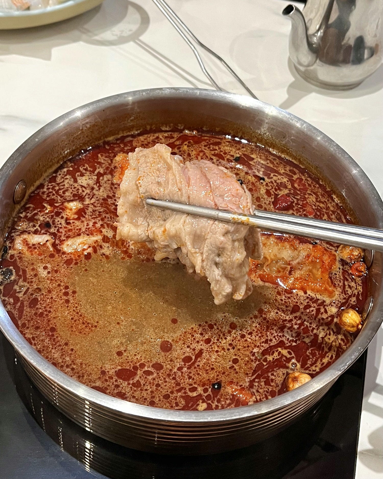 嗑肉石鍋竹北新開幕。肉肉瀑布和超過五十種的蔬食飲料自助吧任你吃,火鍋控必收 - 第31張圖