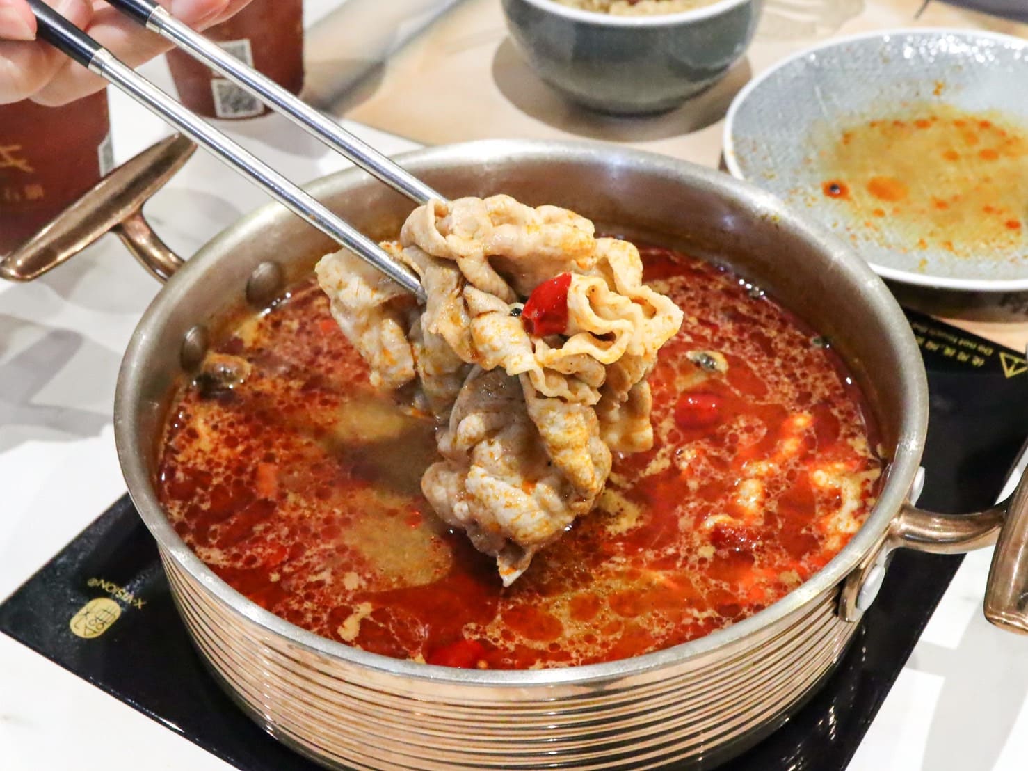 嗑肉石鍋竹北新開幕。肉肉瀑布和超過五十種的蔬食飲料自助吧任你吃,火鍋控必收 - 第30張圖