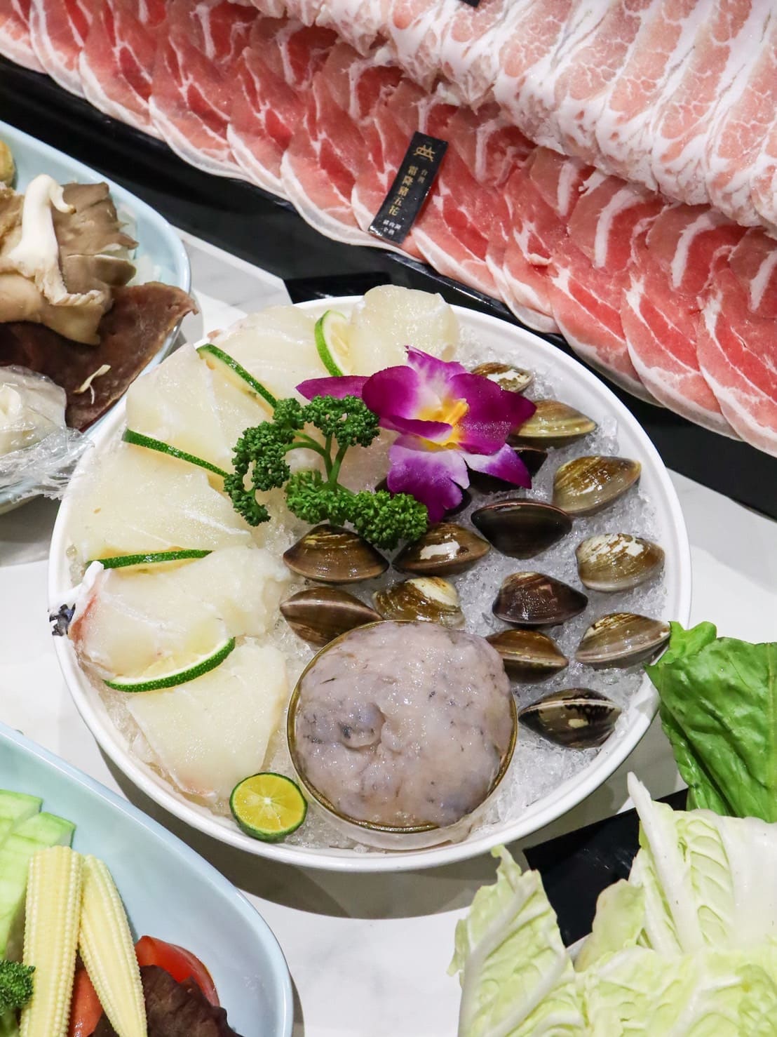 嗑肉石鍋竹北新開幕。肉肉瀑布和超過五十種的蔬食飲料自助吧任你吃,火鍋控必收 - 第34張圖