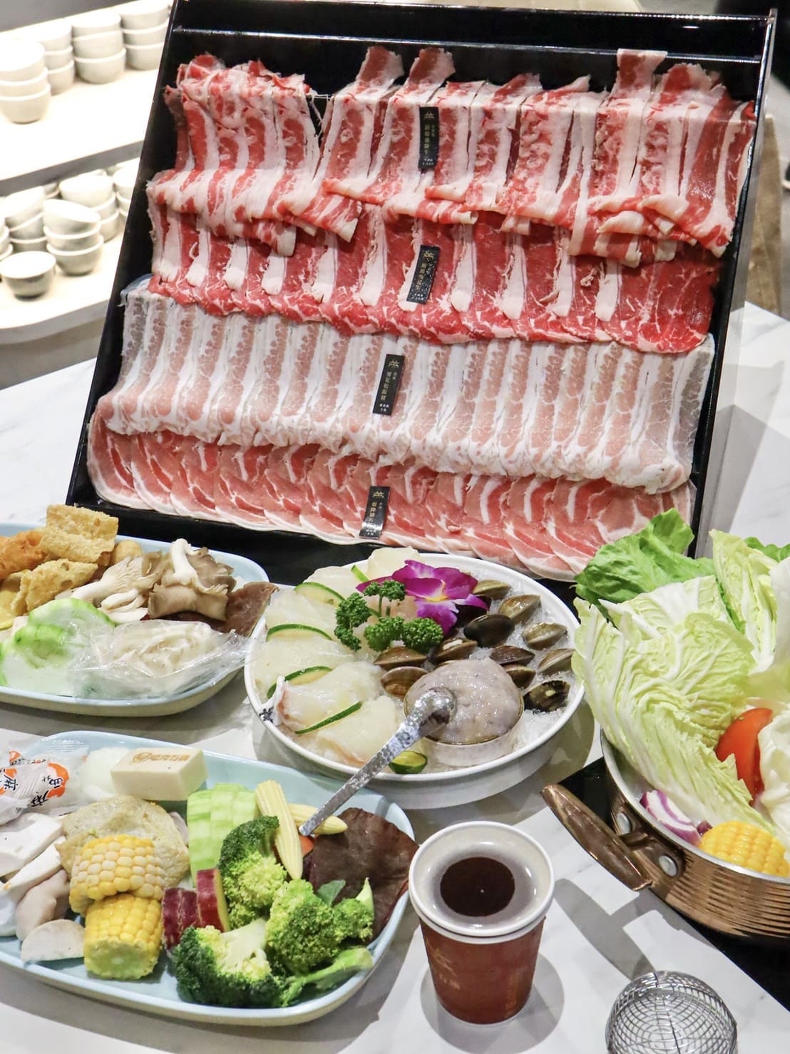 嗑肉石鍋竹北新開幕。肉肉瀑布和超過五十種的蔬食飲料自助吧任你吃,火鍋控必收 - 第36張圖