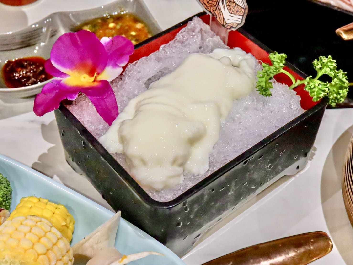 嗑肉石鍋竹北新開幕。肉肉瀑布和超過五十種的蔬食飲料自助吧任你吃,火鍋控必收 - 第27張圖