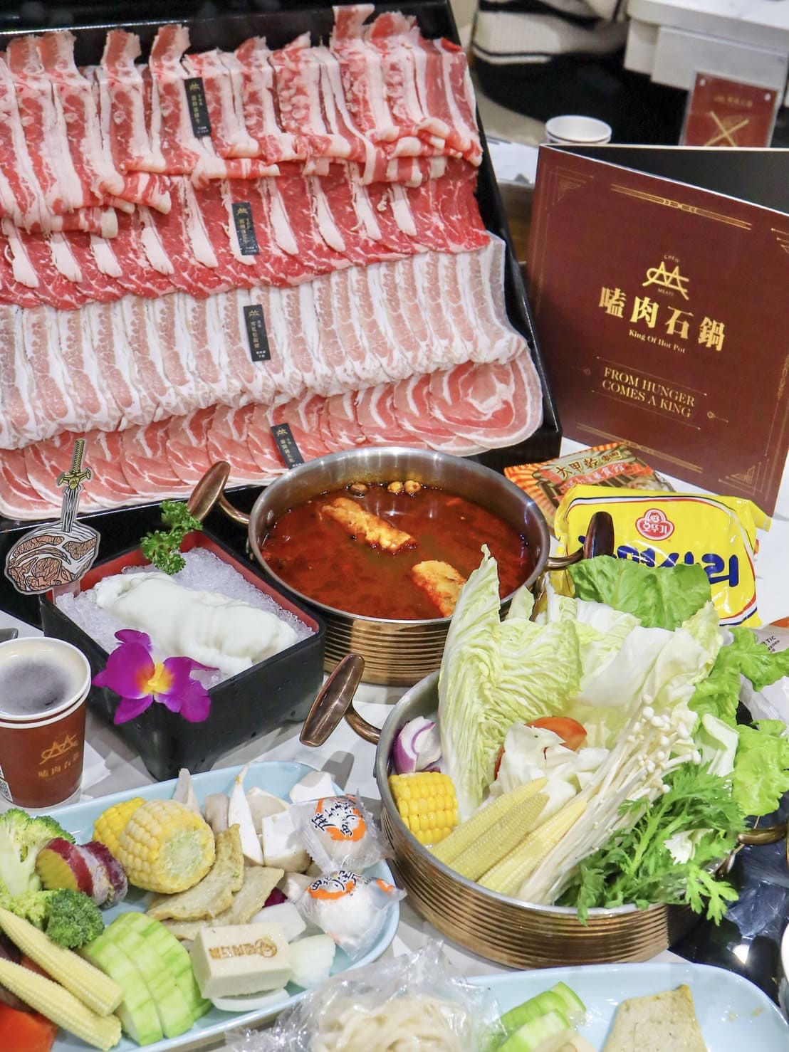 嗑肉石鍋竹北新開幕。肉肉瀑布和超過五十種的蔬食飲料自助吧任你吃,火鍋控必收 - 第37張圖