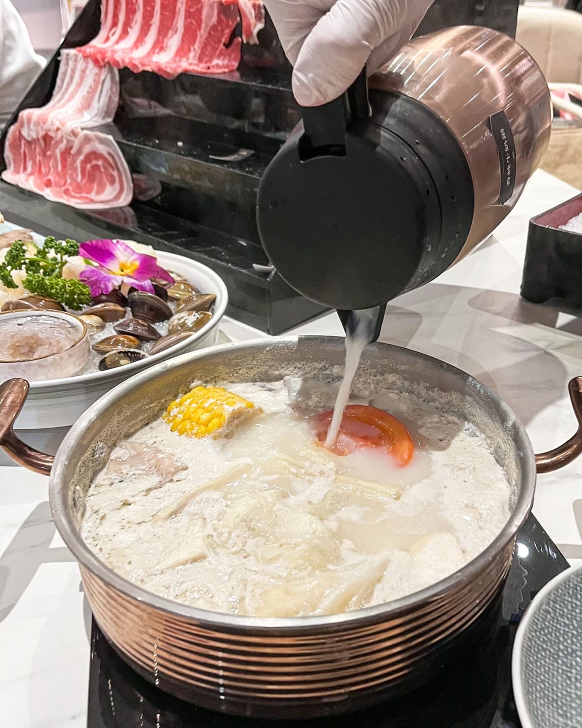 嗑肉石鍋竹北新開幕。肉肉瀑布和超過五十種的蔬食飲料自助吧任你吃,火鍋控必收 - 第28張圖