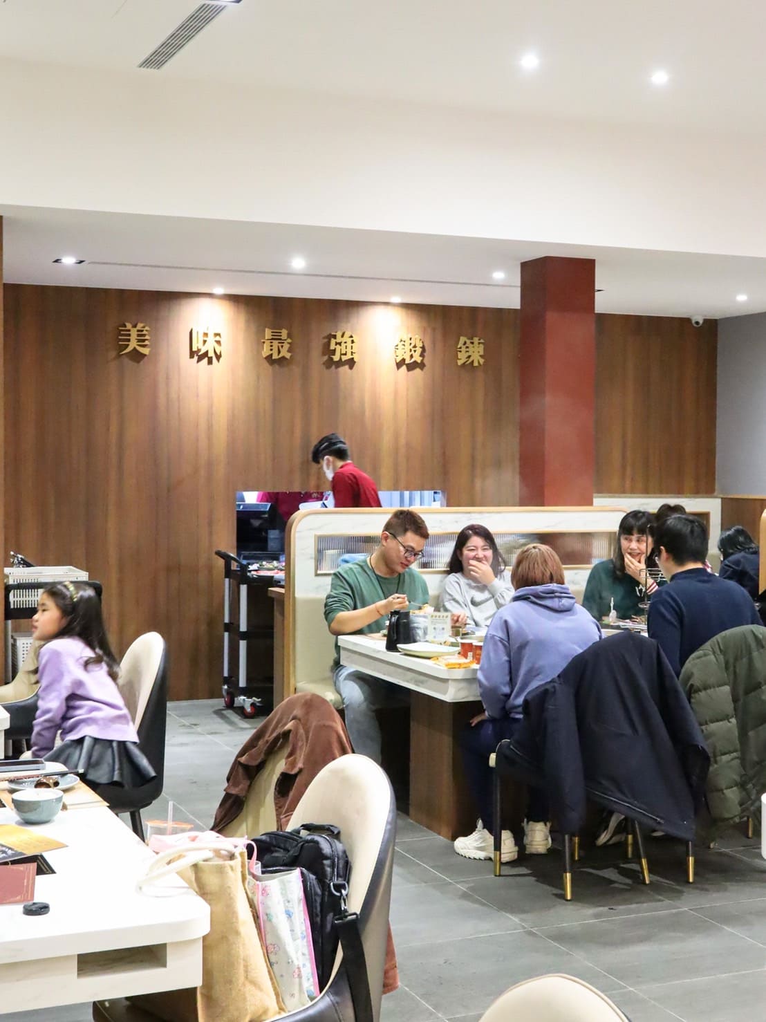 嗑肉石鍋竹北新開幕。肉肉瀑布和超過五十種的蔬食飲料自助吧任你吃,火鍋控必收 - 第7張圖