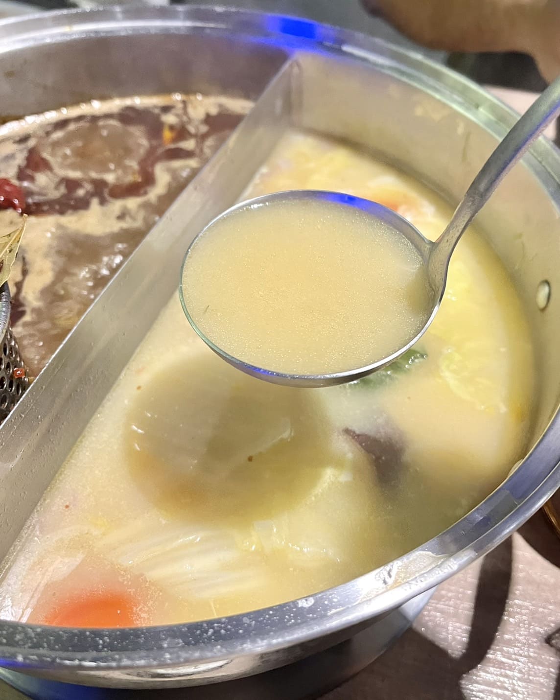 竹北深紅汕頭鍋物,雙人套餐超划算!海陸雙拼還吃得到活體龍蝦。約會餐廳推薦 - 第12張圖