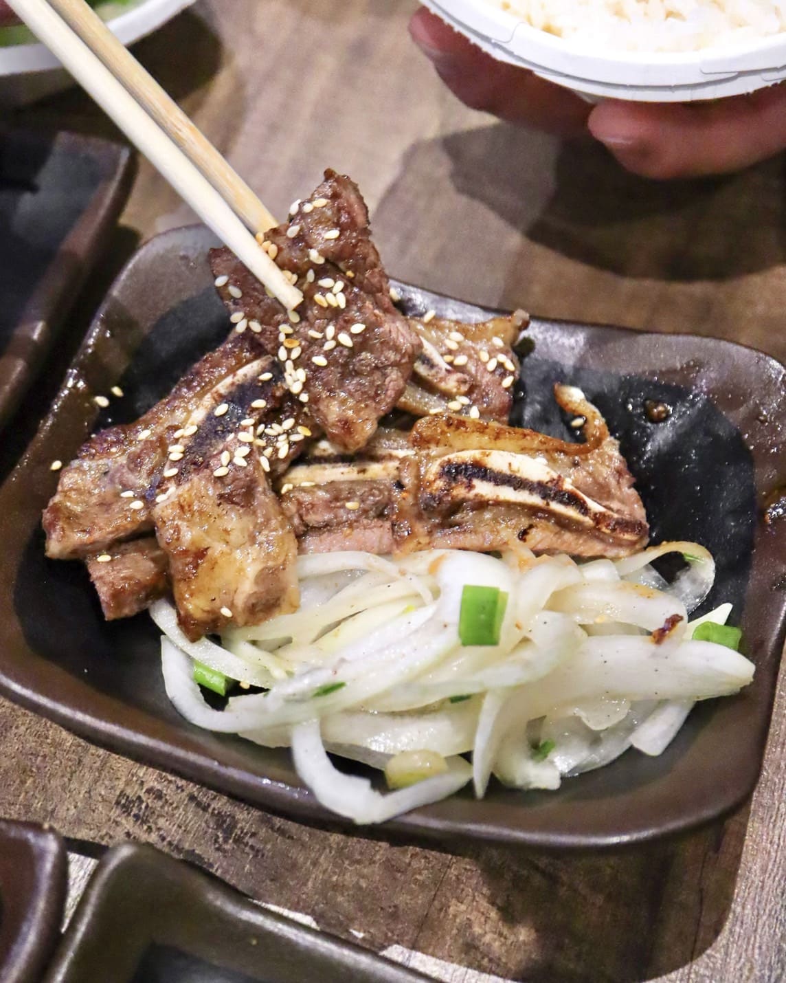 新竹宵夜|台灣壹碳烤在香山開新分店啦。雞湯白飯無限續,最低一串起 - 第22張圖