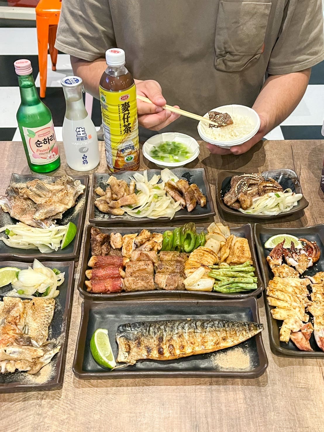新竹宵夜|台灣壹碳烤在香山開新分店啦。雞湯白飯無限續,最低一串起 - 第14張圖