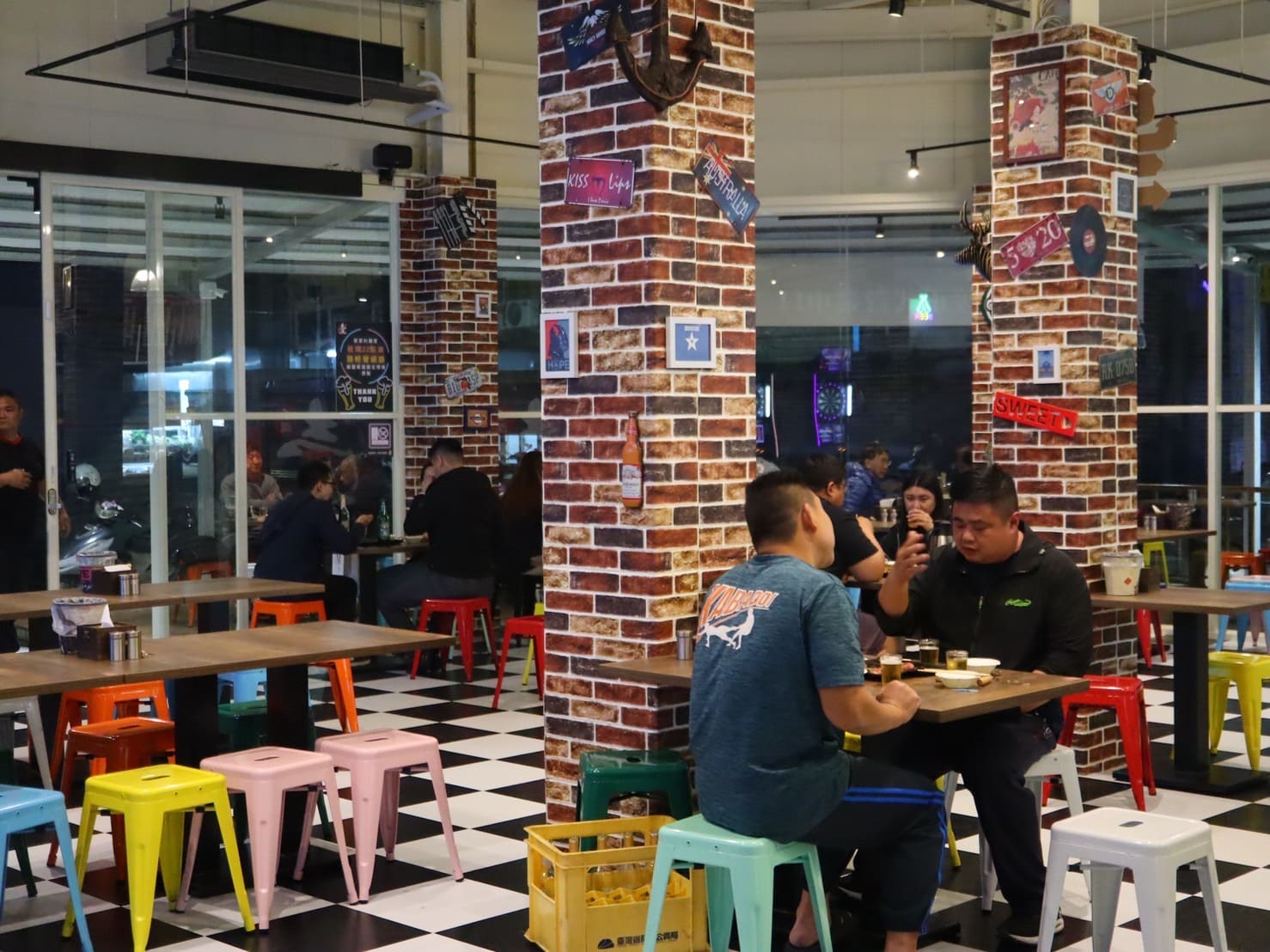 新竹宵夜|台灣壹碳烤在香山開新分店啦。雞湯白飯無限續,最低一串起 - 第5張圖
