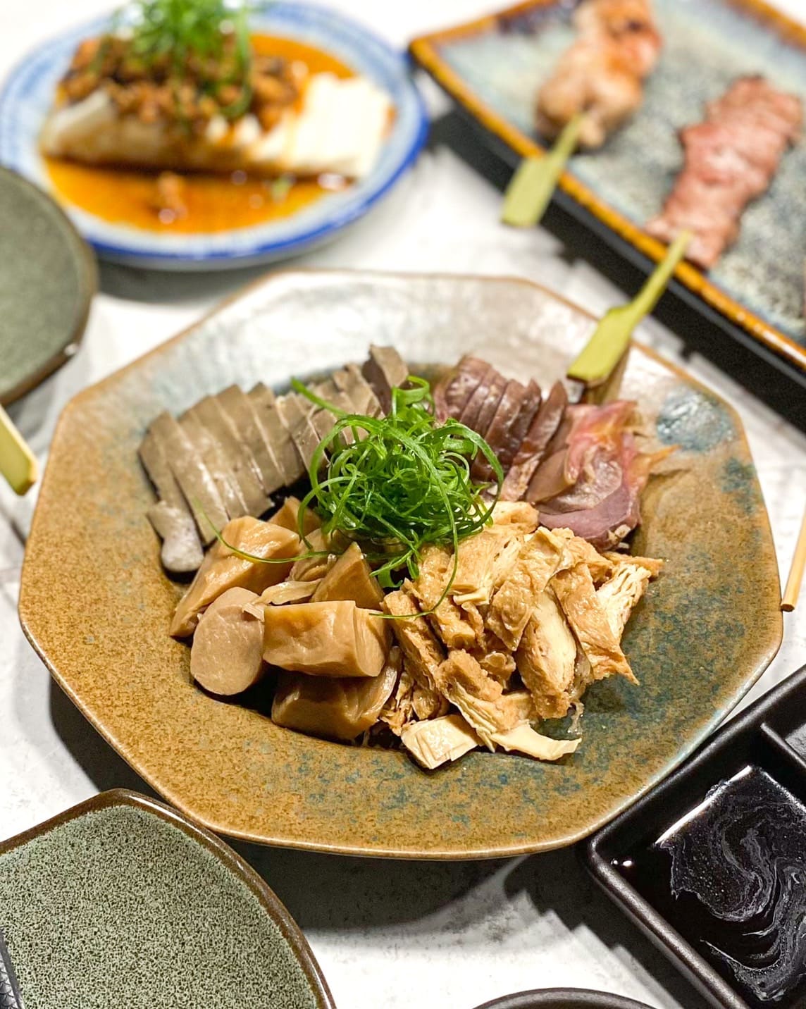 夙席|台北東區居酒屋推薦。食材新鮮高級竟然還可以吃到「半熟的」桂丁雞!營業到凌晨五點夜貓必收! - 第18張圖