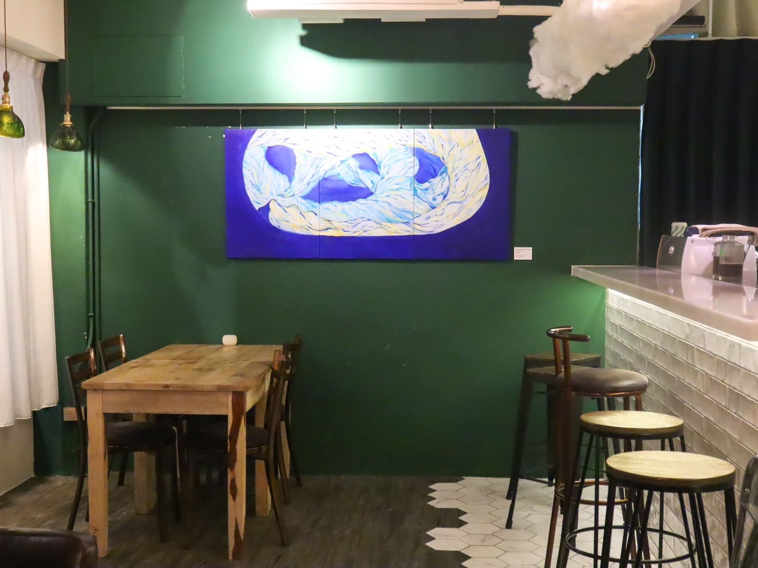 Homecoming club|信義區巷弄中被油畫包圍的溫馨餐酒館!不論是特色調酒還是餐點都讓人驚喜 - 第5張圖