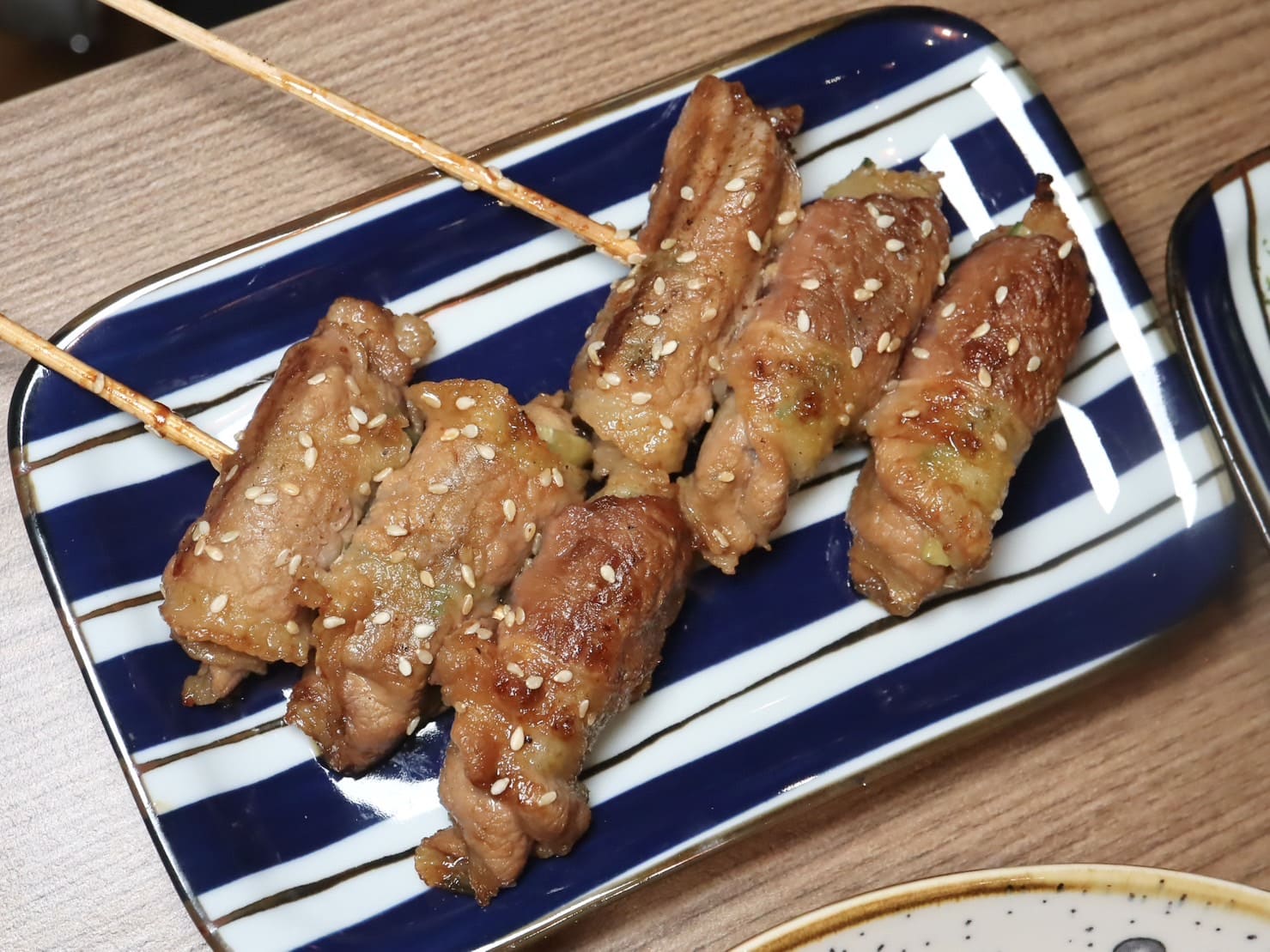 鶴料日式居酒屋|板橋新開幕就擁有高評價!各式串燒、炸物還是主食都好吃無雷。夜貓族新去處 - 第18張圖