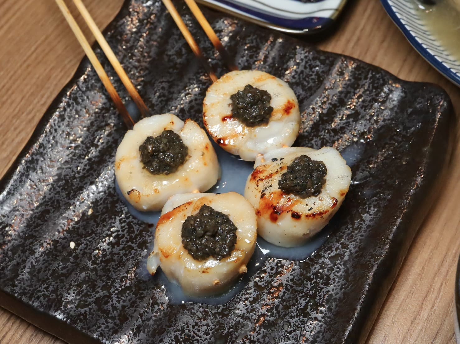 鶴料日式居酒屋|板橋新開幕就擁有高評價!各式串燒、炸物還是主食都好吃無雷。夜貓族新去處 - 第15張圖