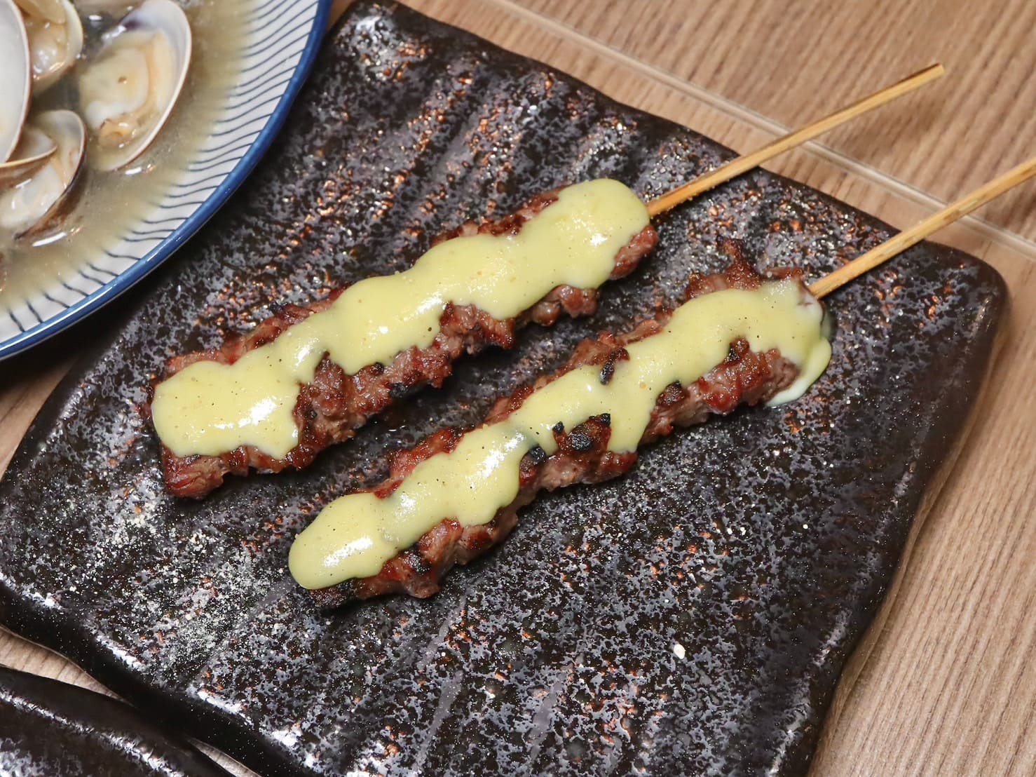 鶴料日式居酒屋|板橋新開幕就擁有高評價!各式串燒、炸物還是主食都好吃無雷。夜貓族新去處 - 第13張圖