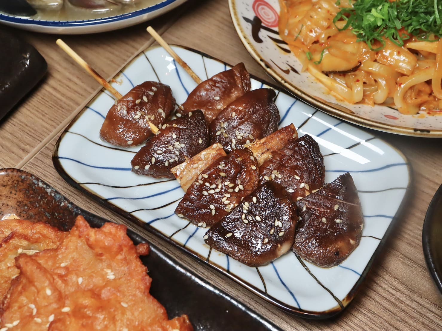 鶴料日式居酒屋|板橋新開幕就擁有高評價!各式串燒、炸物還是主食都好吃無雷。夜貓族新去處 - 第19張圖