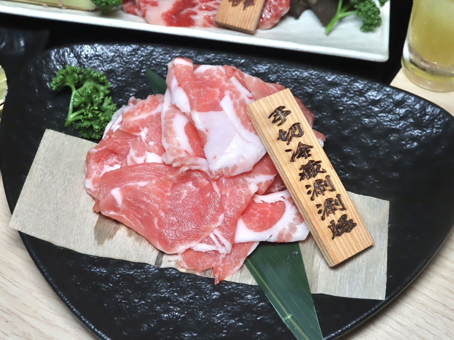 絵馬別邸|築間旗下高品質燒肉品牌插旗西門町還營業到凌晨!火烤兩吃的海陸大餐品項超豐富。甜點竟然有刨冰! - 第27張圖