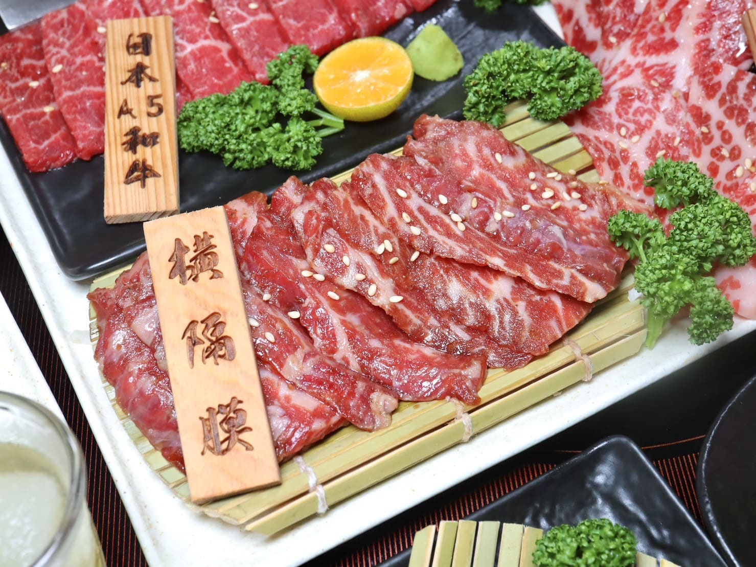 絵馬別邸|築間旗下高品質燒肉品牌插旗西門町還營業到凌晨!火烤兩吃的海陸大餐品項超豐富。甜點竟然有刨冰! - 第13張圖