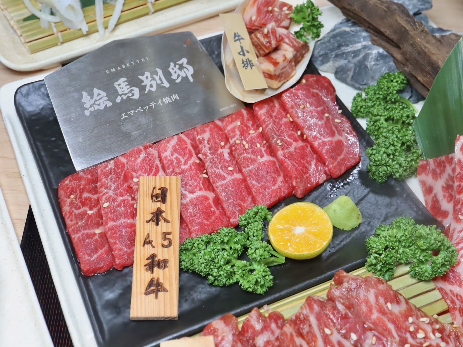 絵馬別邸|築間旗下高品質燒肉品牌插旗西門町還營業到凌晨!火烤兩吃的海陸大餐品項超豐富。甜點竟然有刨冰! - 第10張圖