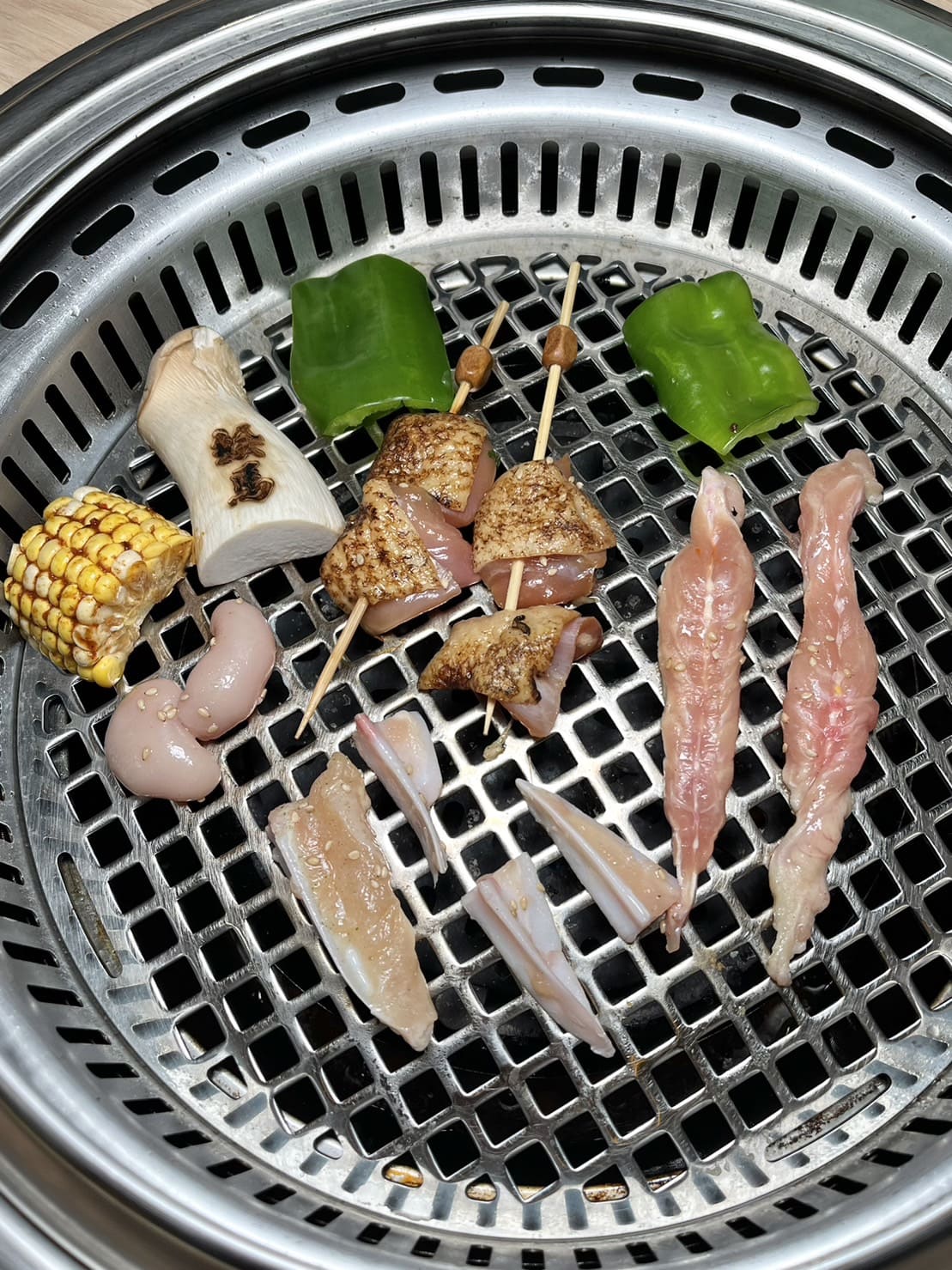 絵馬別邸|築間旗下高品質燒肉品牌插旗西門町還營業到凌晨!火烤兩吃的海陸大餐品項超豐富。甜點竟然有刨冰! - 第18張圖