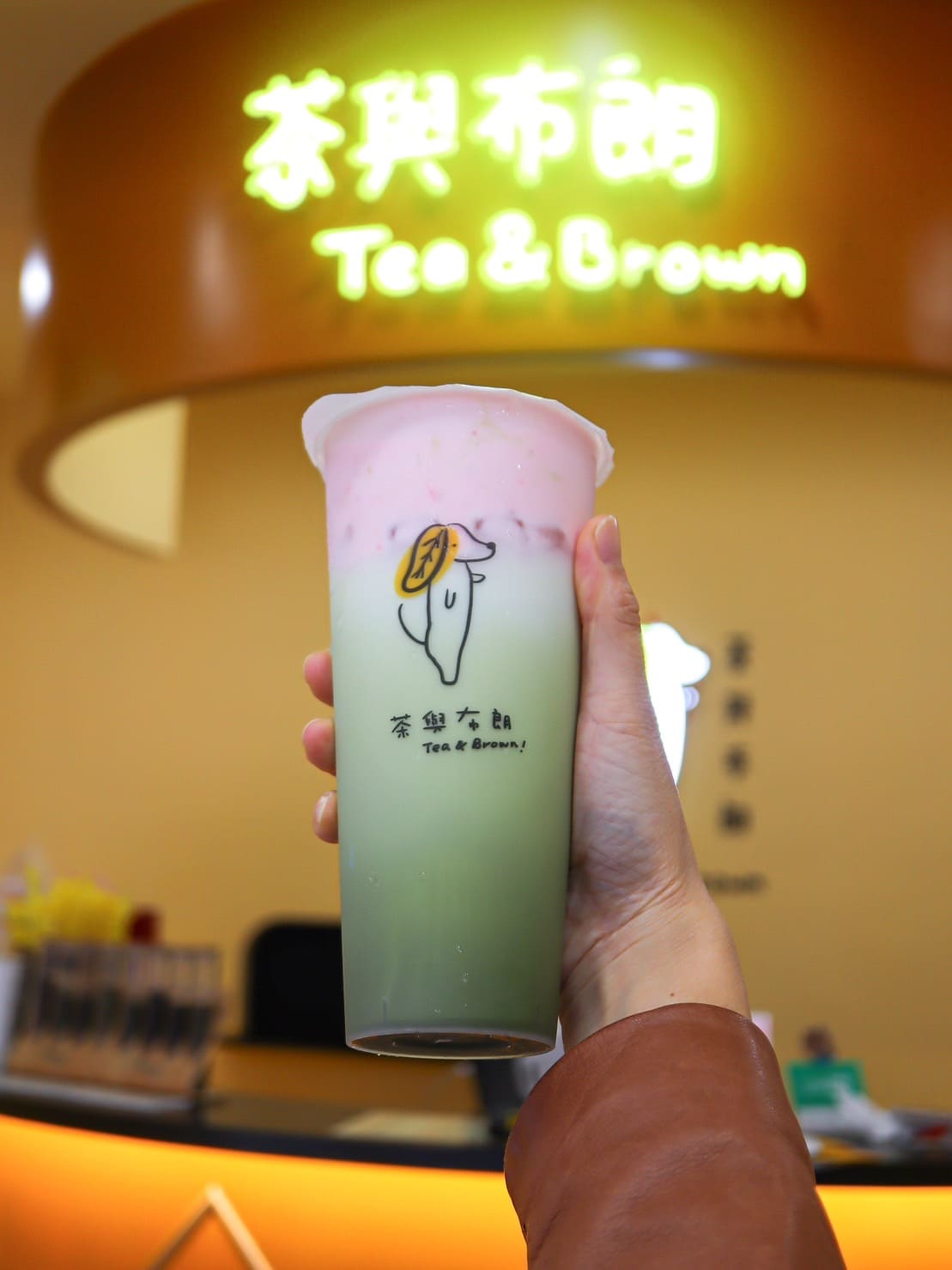 茶與布朗|療癒草莓雲奶蓋新上市,酸甜綿密又順滑的口感一喝愛上。滿百再送龍年獨家設計款春聯紅包袋 - 第11張圖