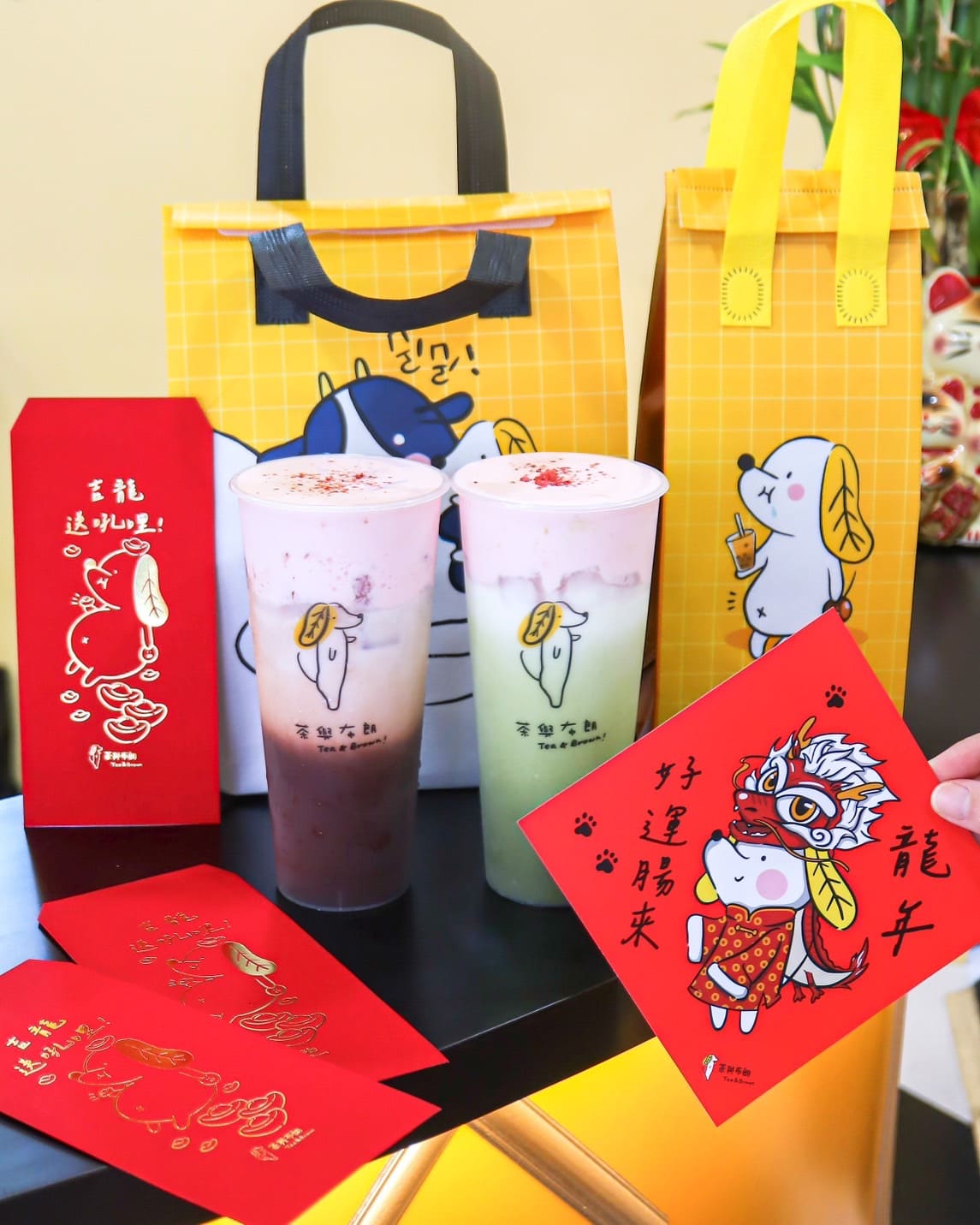 茶與布朗|療癒草莓雲奶蓋新上市,酸甜綿密又順滑的口感一喝愛上。滿百再送龍年獨家設計款春聯紅包袋 - 第25張圖