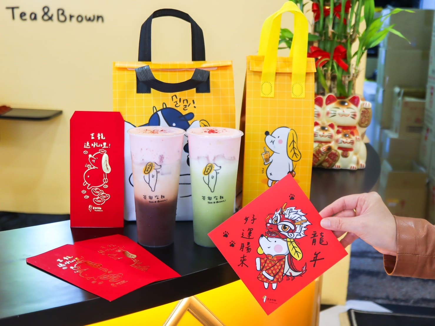 茶與布朗|療癒草莓雲奶蓋新上市,酸甜綿密又順滑的口感一喝愛上。滿百再送龍年獨家設計款春聯紅包袋 - 第7張圖