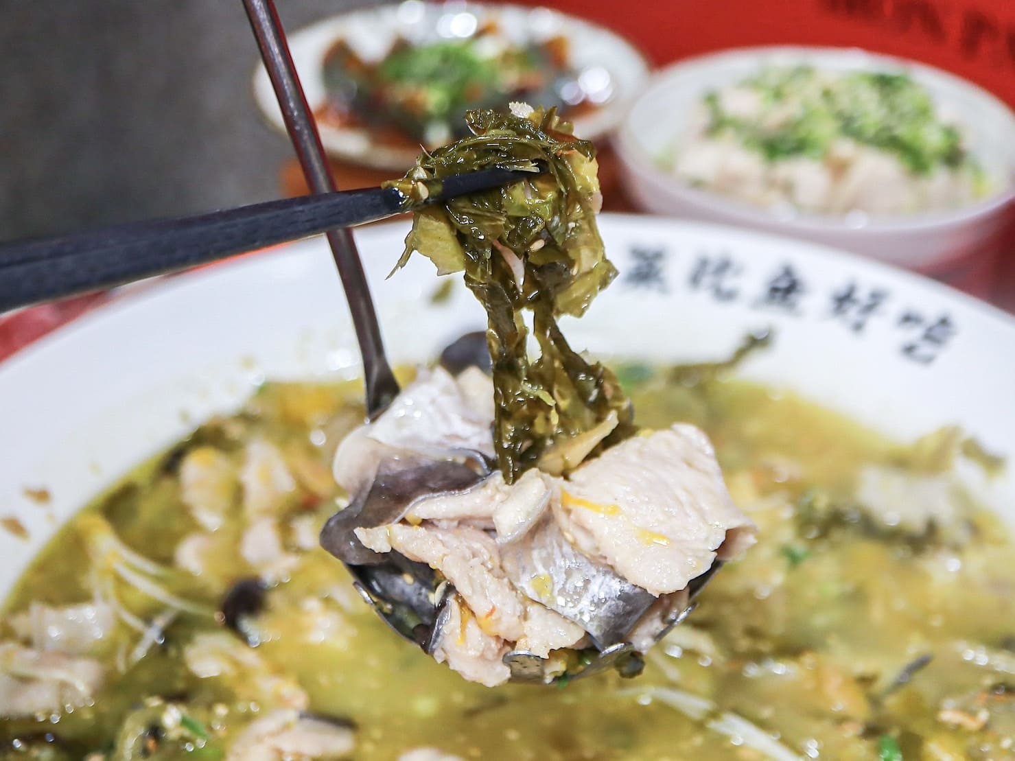 享漁鐵鍋酸菜魚|台中隱藏版超好吃酸菜魚!湯底酸香夠味帶點辣,獨自一人也能爽吃。另推出過年年菜組合 - 第17張圖