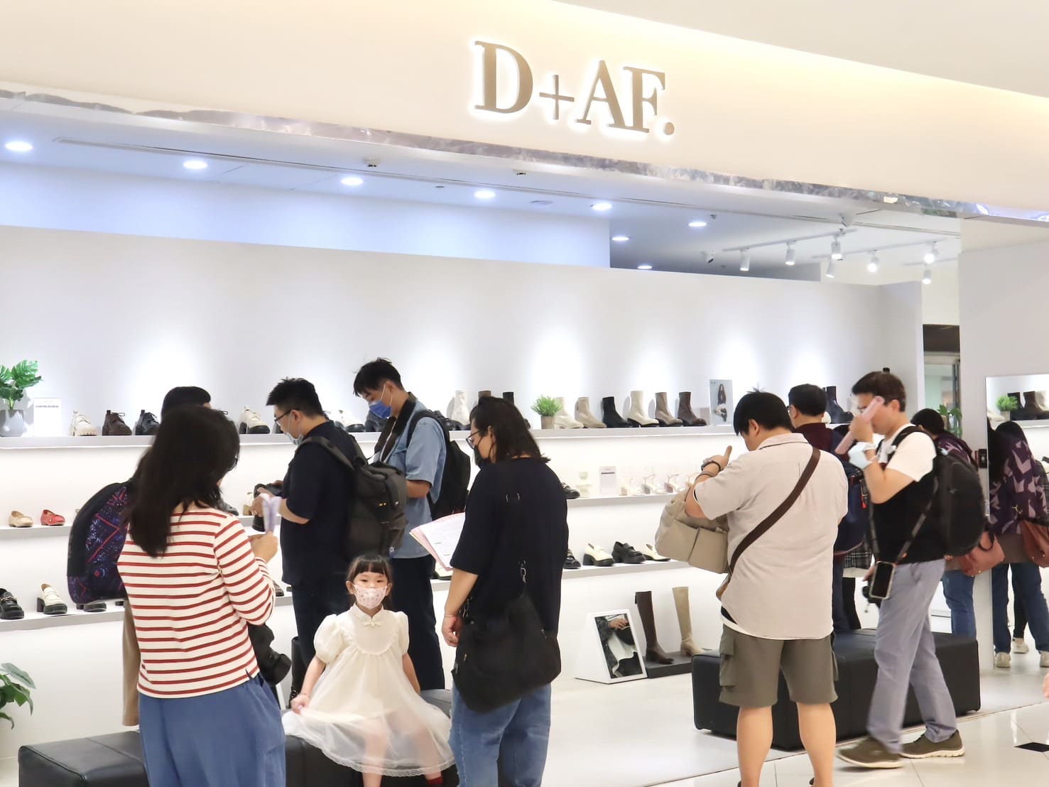 2024母親節就來中壢大江購物中心!一站式滿足聚餐、購物、春夏打卡地標,就是要你馨花朵朵開 - 第21張圖