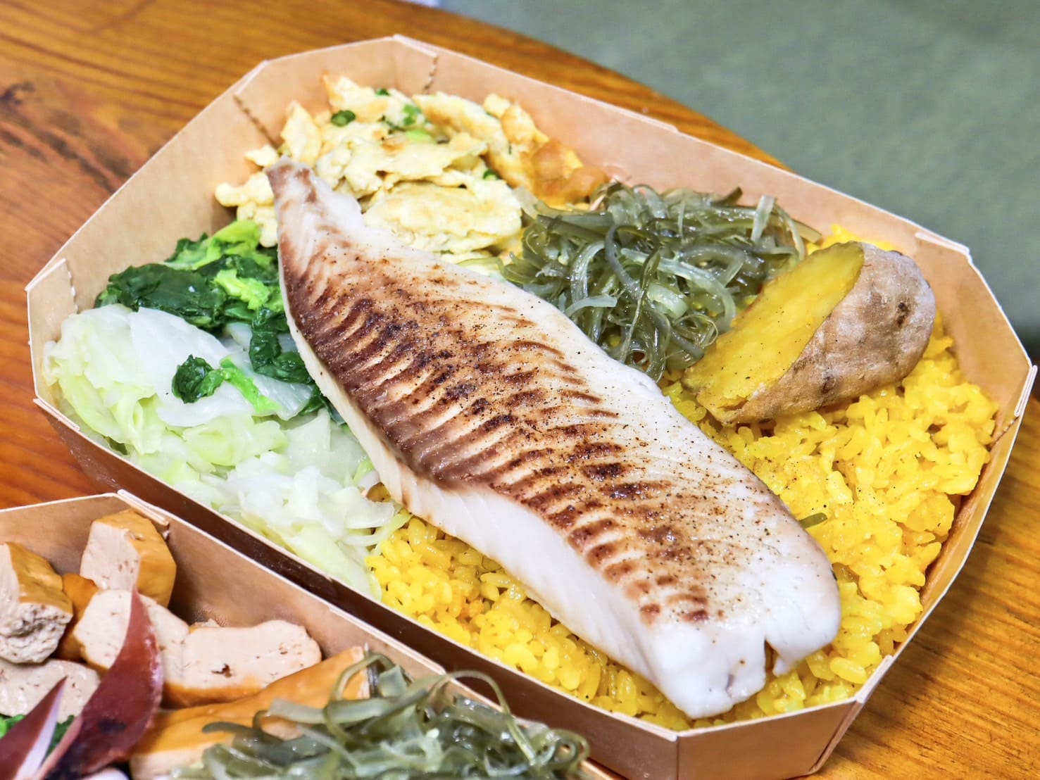 有飯吃健康餐盒|新竹金山街新開幕高CP值大份量健康餐。大推深海魷魚口味 - 第19張圖