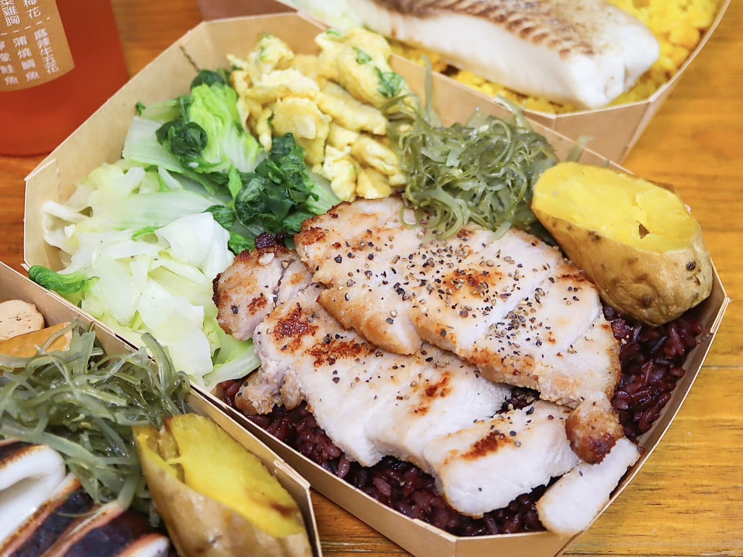 有飯吃健康餐盒|新竹金山街新開幕高CP值大份量健康餐。大推深海魷魚口味 - 第21張圖