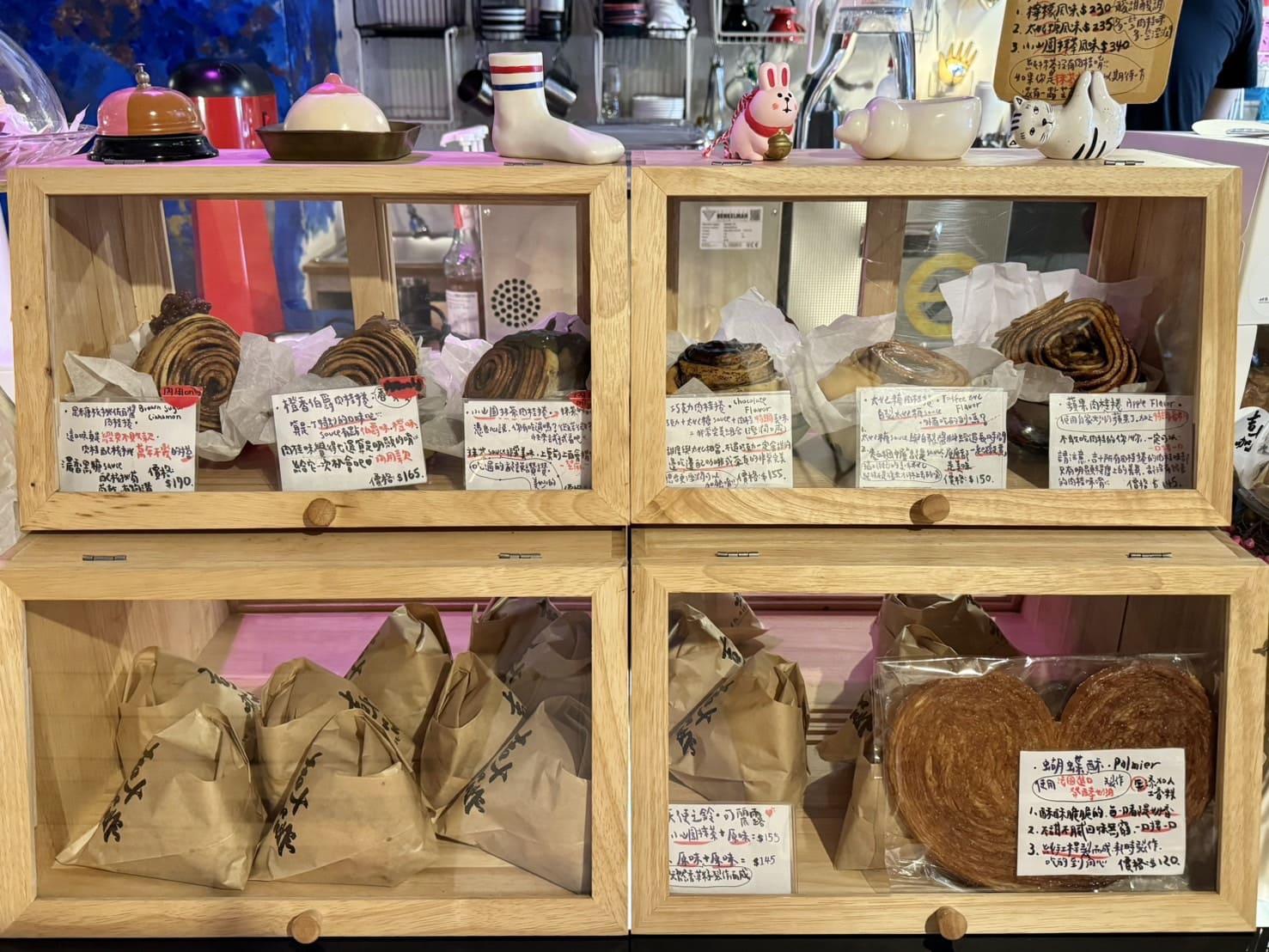 吉十咖啡|心中第一名的肉桂捲店,聖多諾黑也超厲害。新竹城隍廟周邊咖啡廳推薦 - 第3張圖
