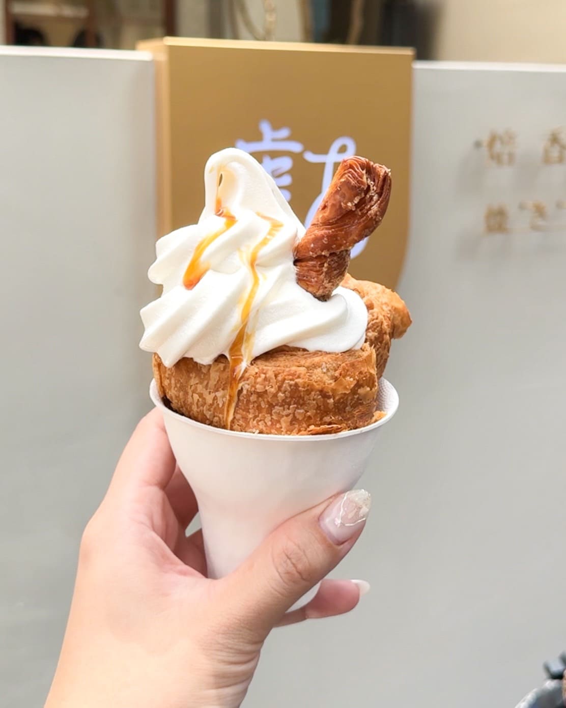 獻烘焙|台中人氣排隊爆餡可頌,每日現做口味20多種銅板價高CP。還有新品可頌冰淇淋 - 第13張圖