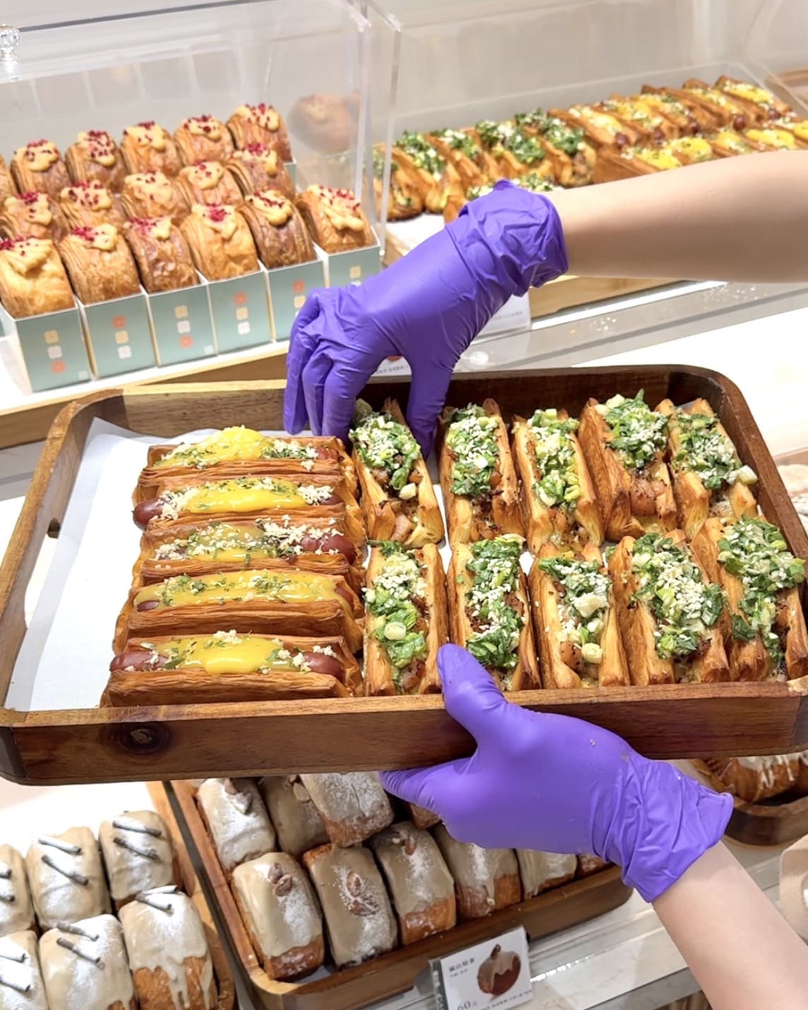 獻烘焙|台中人氣排隊爆餡可頌,每日現做口味20多種銅板價高CP。還有新品可頌冰淇淋 - 第11張圖