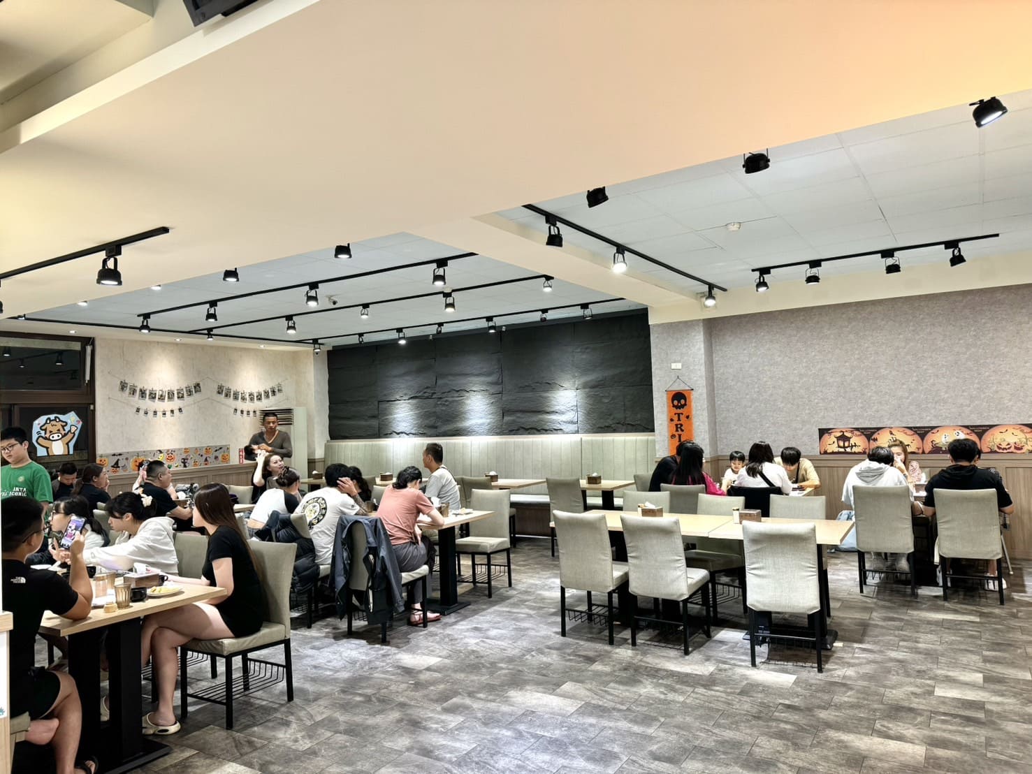 牛室炙燒牛排|全台最有誠意平價牛排館!100%原塊肉,最低9爽吃豐富自助吧 - 第5張圖