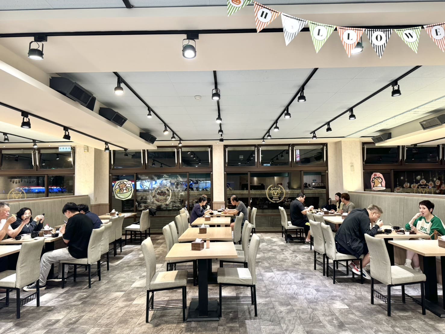 牛室炙燒牛排|全台最有誠意平價牛排館!100%原塊肉,最低9爽吃豐富自助吧 - 第6張圖