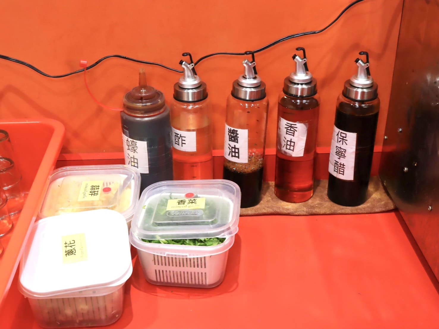 嗯雞刀正宗成都串串香|近50種品項每串元!香麻帶勁鍋底超過癮。營業到凌晨五點!夜貓福音 - 第21張圖