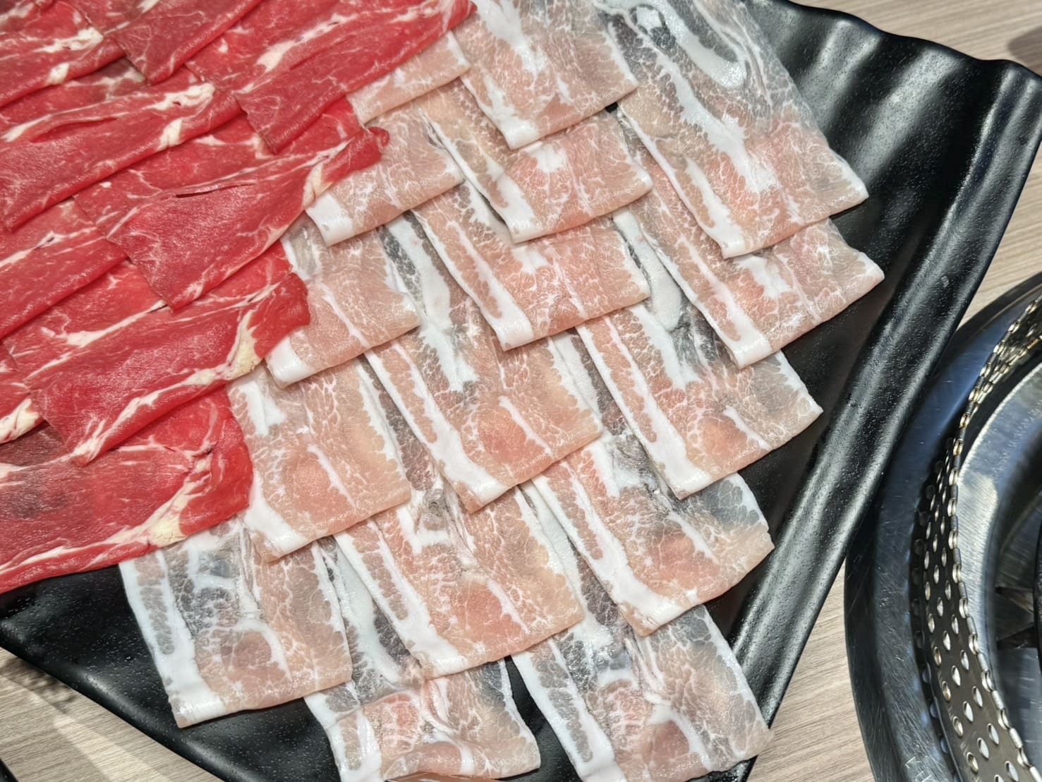 肉之間|西門高CP個人鍋物台式古早味小吃和近百種自助吧、哈根達斯、海尼根無限供應。馬辣集團新品牌,最低0起 - 第28張圖