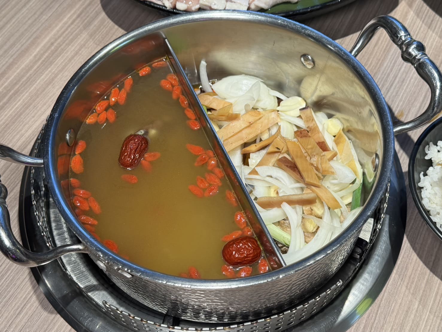 肉之間|西門高CP個人鍋物台式古早味小吃和近百種自助吧、哈根達斯、海尼根無限供應。馬辣集團新品牌,最低0起 - 第21張圖