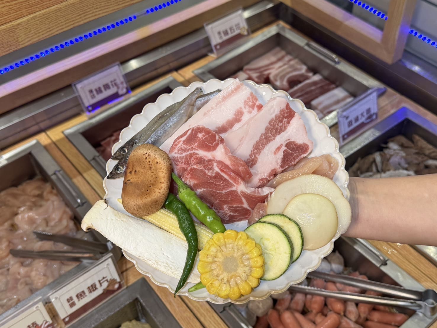Gogi Gogi 韓式燒肉|竹北聚餐推薦,厚切豬五花吃到飽!新鮮手切肉還有專人桌邊代烤 - 第9張圖