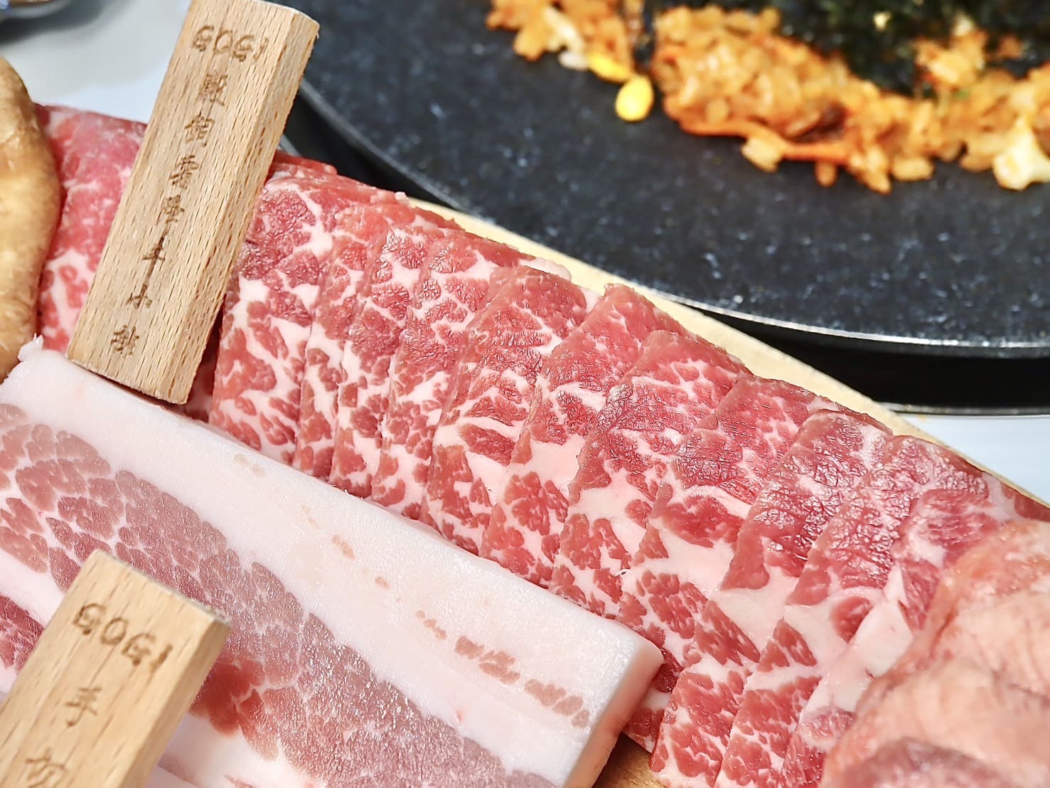 Gogi Gogi 韓式燒肉|竹北聚餐推薦,厚切豬五花吃到飽!新鮮手切肉還有專人桌邊代烤 - 第27張圖
