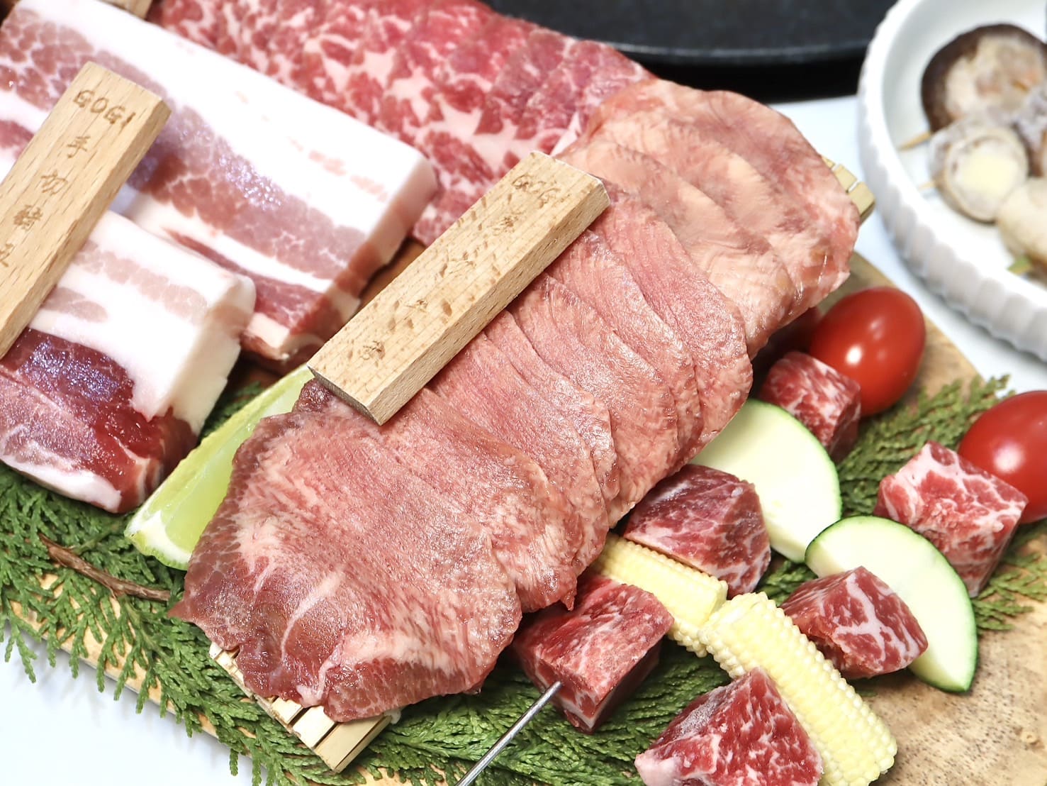 Gogi Gogi 韓式燒肉|竹北聚餐推薦,厚切豬五花吃到飽!新鮮手切肉還有專人桌邊代烤 - 第25張圖