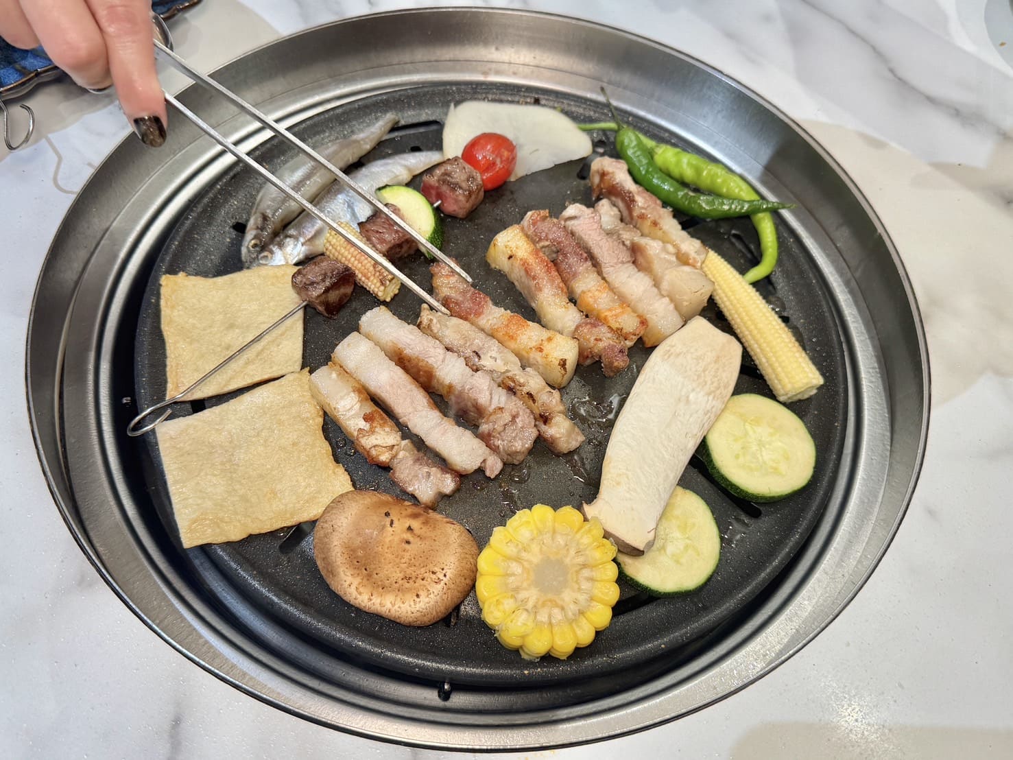 Gogi Gogi 韓式燒肉|竹北聚餐推薦,厚切豬五花吃到飽!新鮮手切肉還有專人桌邊代烤 - 第35張圖