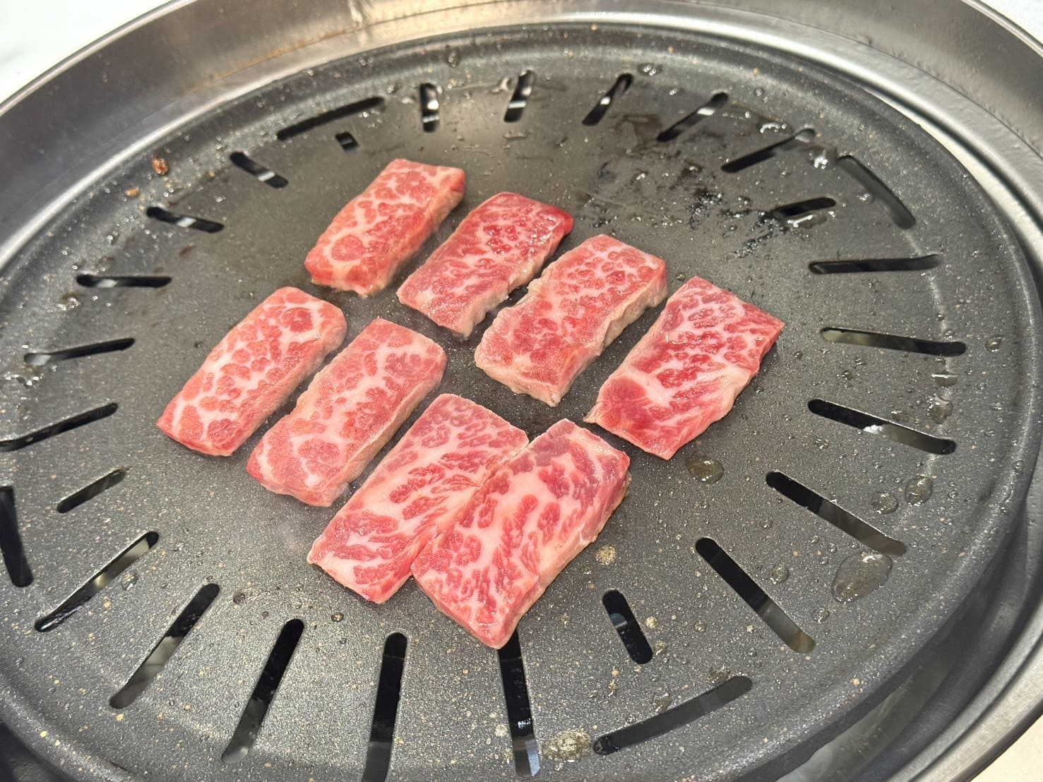 Gogi Gogi 韓式燒肉|竹北聚餐推薦,厚切豬五花吃到飽!新鮮手切肉還有專人桌邊代烤 - 第29張圖